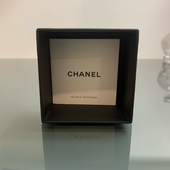 Authentic Chanel CC 21C NB4X large crystal logo earrings - Picture 5 of 7